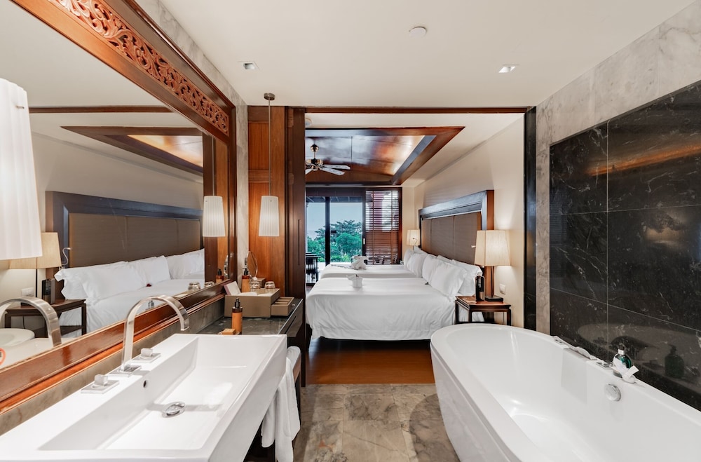 Centara Grand Beach Resort Phuket — Hotel rooms in Karon, Phuket Province