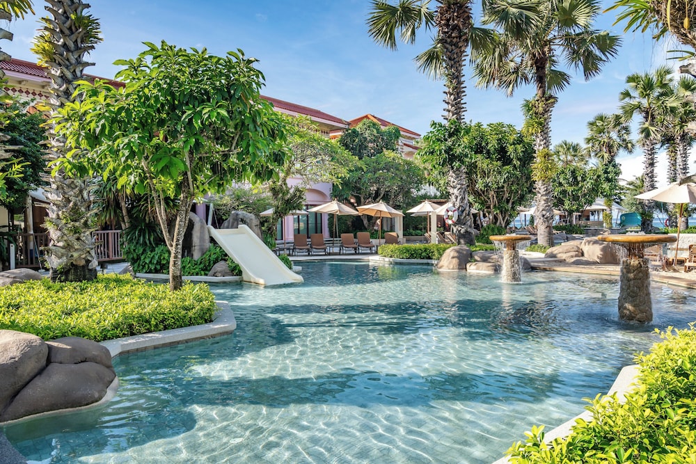 Centara Grand Beach Resort Phuket — Swimming pool in Karon, Phuket Province