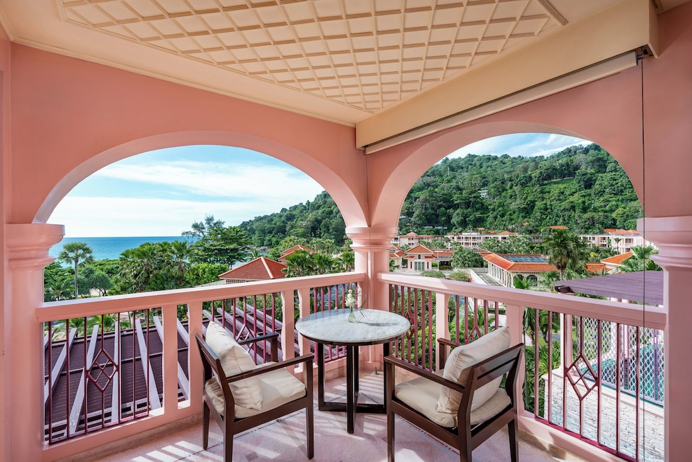 Centara Grand Beach Resort Phuket — Hotel rooms in Karon, Phuket Province