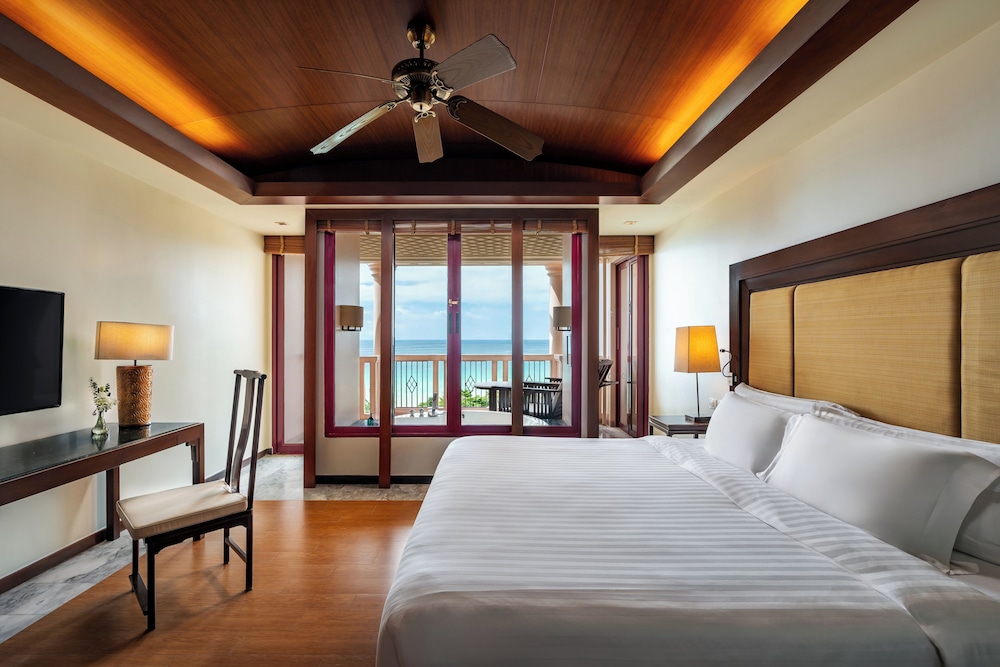 Centara Grand Beach Resort Phuket — Hotel rooms in Karon, Phuket Province