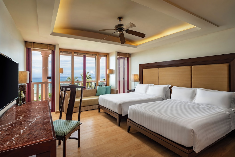 Centara Grand Beach Resort Phuket — Hotel rooms in Karon, Phuket Province