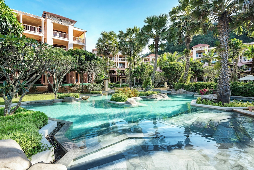 Centara Grand Beach Resort Phuket — Swimming pool in Karon, Phuket Province
