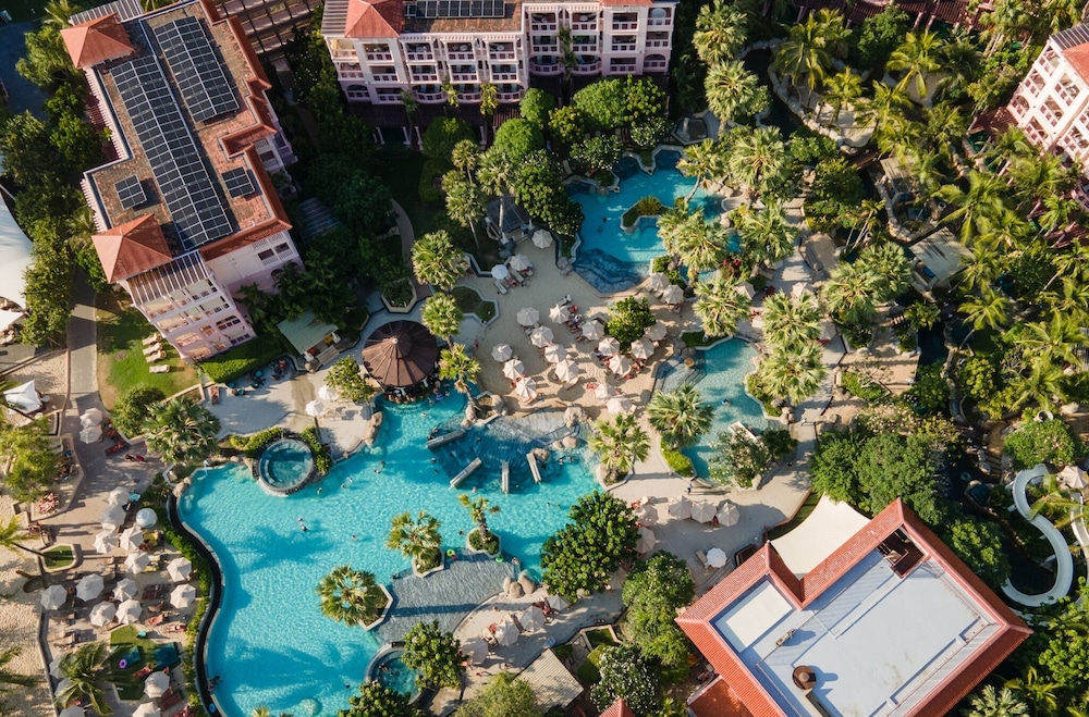Centara Grand Beach Resort Phuket — Swimming pool in Karon, Phuket Province