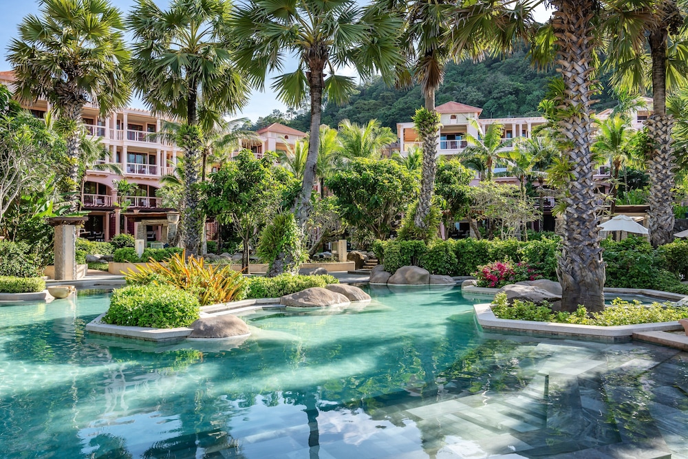 Centara Grand Beach Resort Phuket — Swimming pool in Karon, Phuket Province
