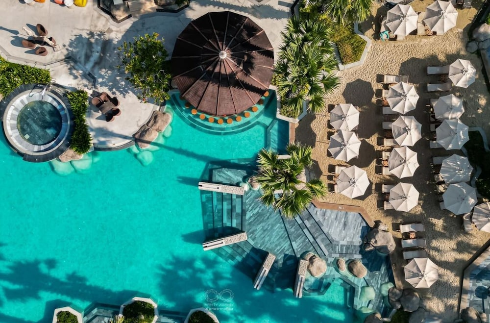 Centara Grand Beach Resort Phuket — Swimming pool in Karon, Phuket Province