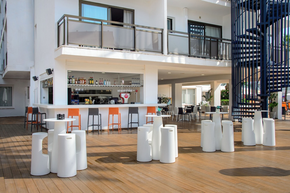 Hotel Vibra Mare Nostrum — Restaurant & bars in Playa d'en Bossa, Balearic Islands
