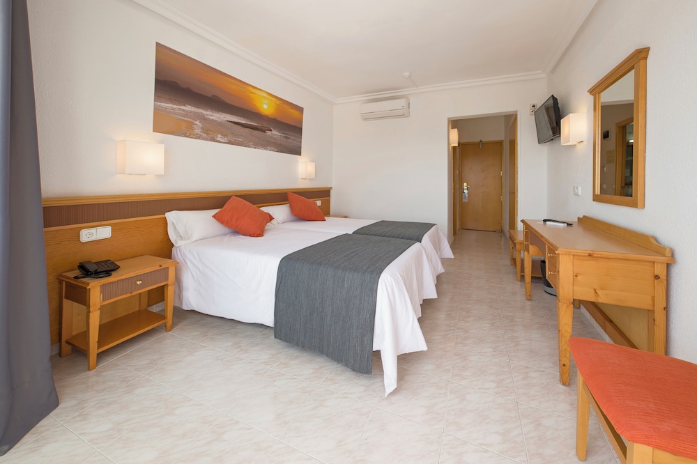 Hotel Vibra Mare Nostrum — Hotel rooms in Playa d'en Bossa, Balearic Islands