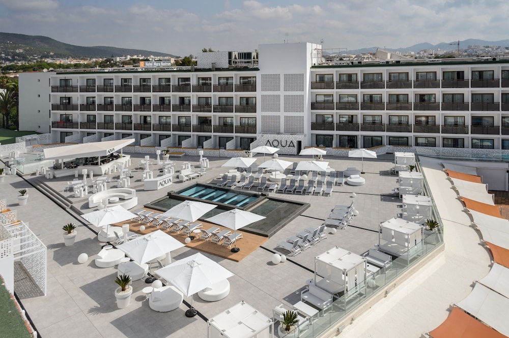 Hotel Vibra Mare Nostrum — Hotel building in Playa d'en Bossa, Balearic Islands