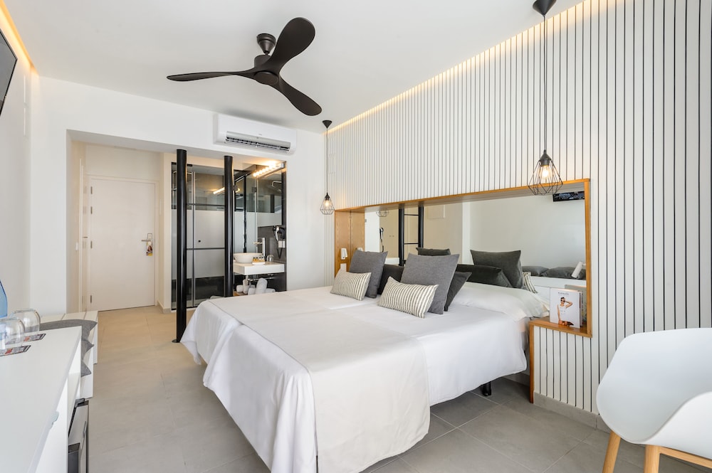 Hotel Vibra Mare Nostrum — Hotel rooms in Playa d'en Bossa, Balearic Islands