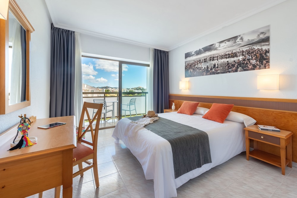 Hotel Vibra Mare Nostrum — Hotel rooms in Playa d'en Bossa, Balearic Islands