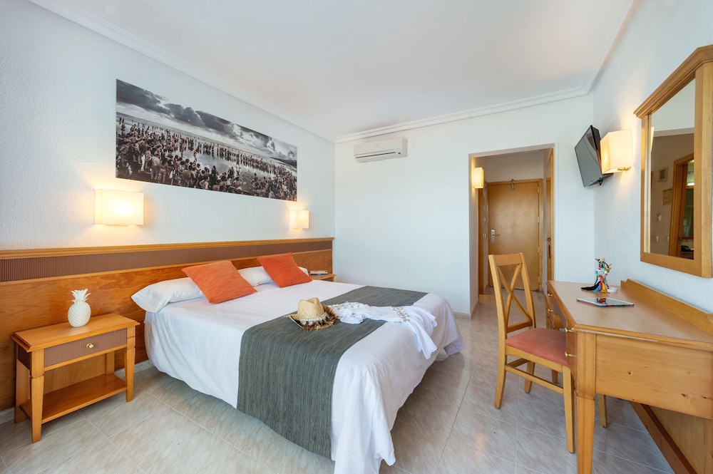 Hotel Vibra Mare Nostrum — Hotel rooms in Playa d'en Bossa, Balearic Islands