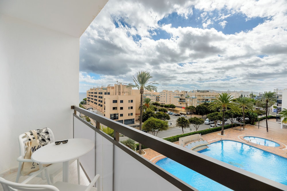 Hotel Vibra Mare Nostrum — Swimming pool in Playa d'en Bossa, Balearic Islands