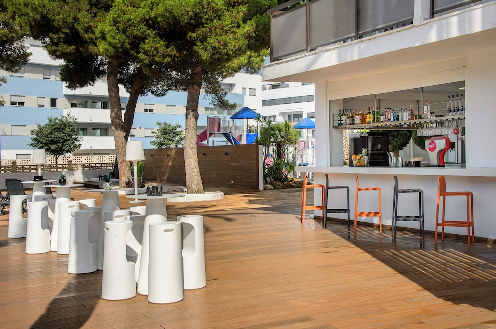 Hotel Vibra Mare Nostrum — Restaurant & bars in Playa d'en Bossa, Balearic Islands