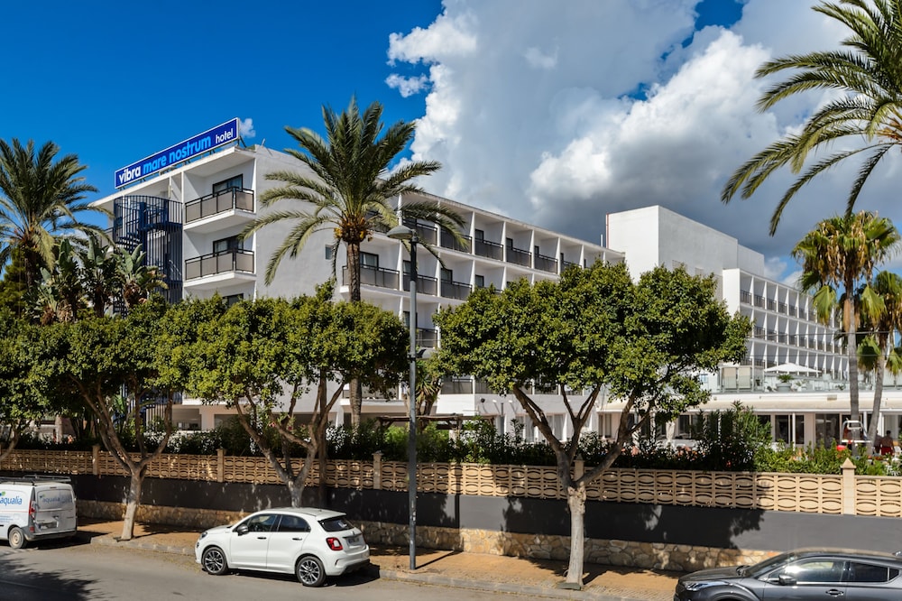 Hotel Vibra Mare Nostrum — Hotel building in Playa d'en Bossa, Balearic Islands