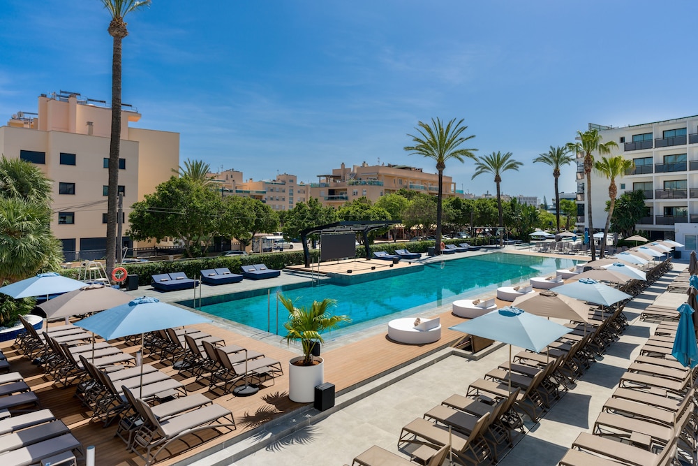Hotel Vibra Mare Nostrum — Swimming pool in Playa d'en Bossa, Balearic Islands