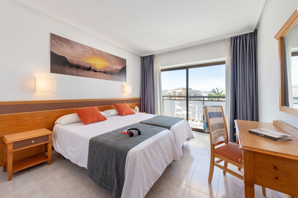 Hotel Vibra Mare Nostrum — Hotel rooms in Playa d'en Bossa, Balearic Islands