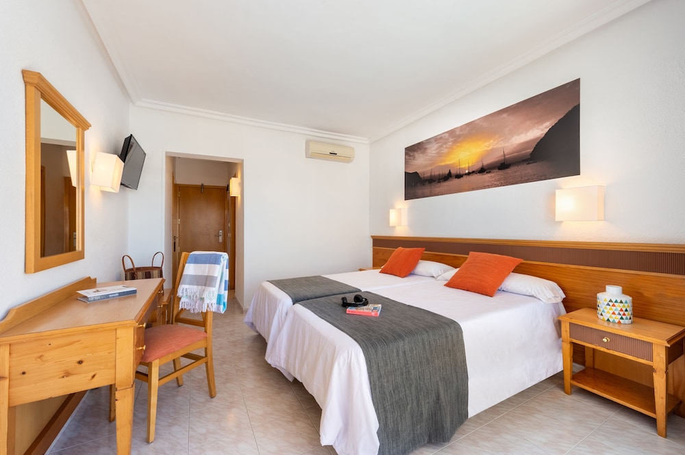 Hotel Vibra Mare Nostrum — Hotel rooms in Playa d'en Bossa, Balearic Islands