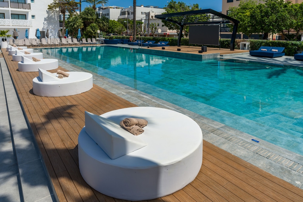 Hotel Vibra Mare Nostrum — Swimming pool in Playa d'en Bossa, Balearic Islands