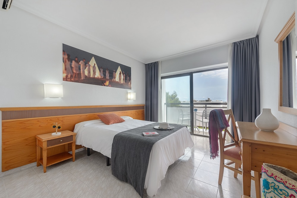 Hotel Vibra Mare Nostrum — Hotel rooms in Playa d'en Bossa, Balearic Islands
