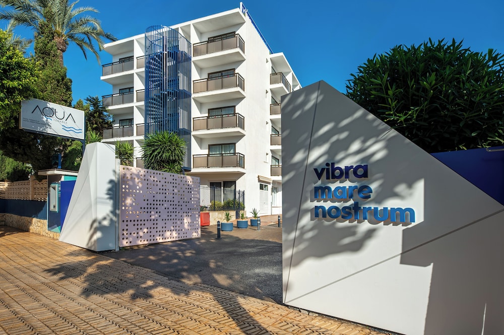 Hotel Vibra Mare Nostrum — Hotel building in Playa d'en Bossa, Balearic Islands