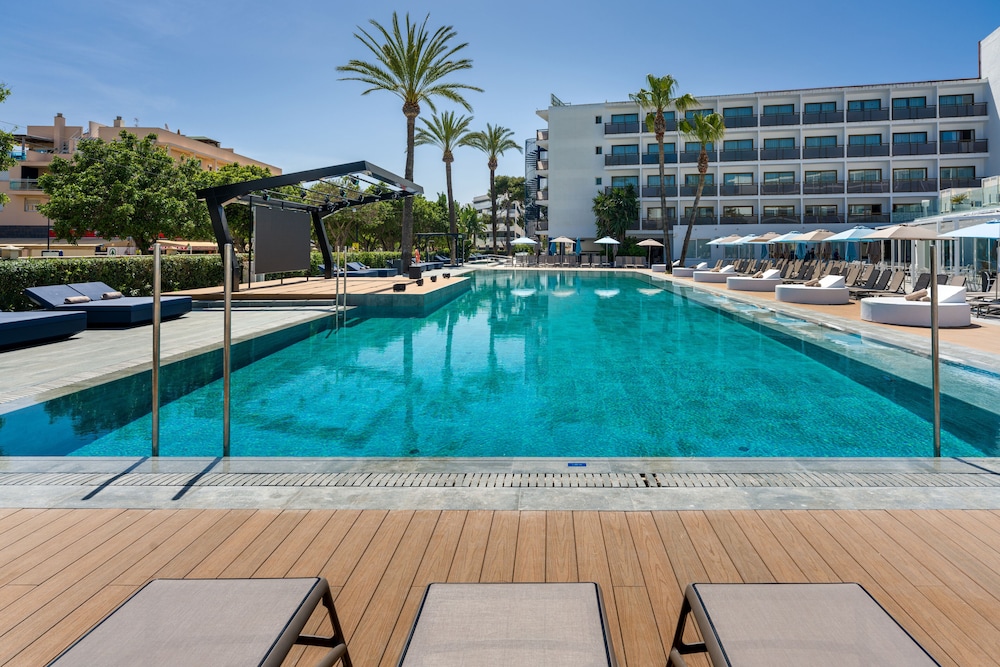 Hotel Vibra Mare Nostrum — Swimming pool in Playa d'en Bossa, Balearic Islands