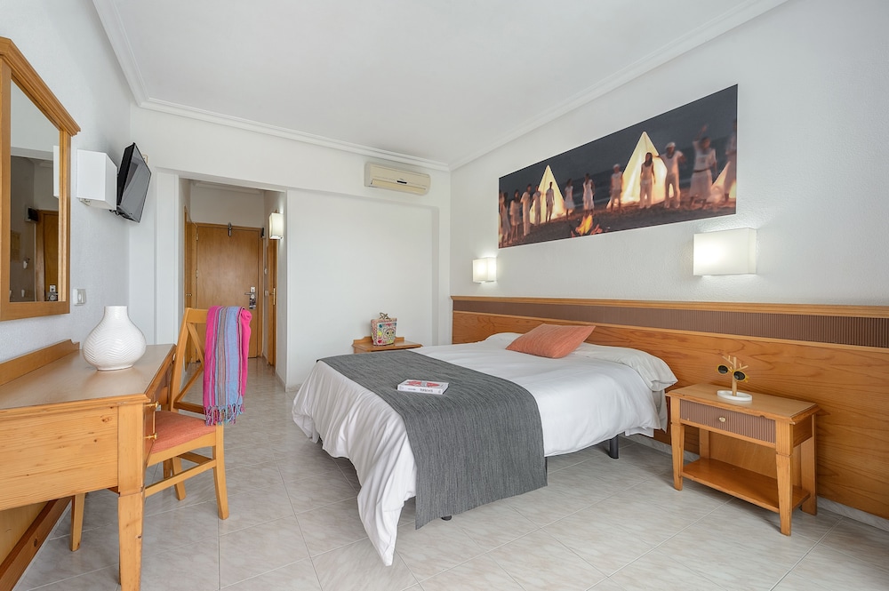 Hotel Vibra Mare Nostrum — Hotel rooms in Playa d'en Bossa, Balearic Islands