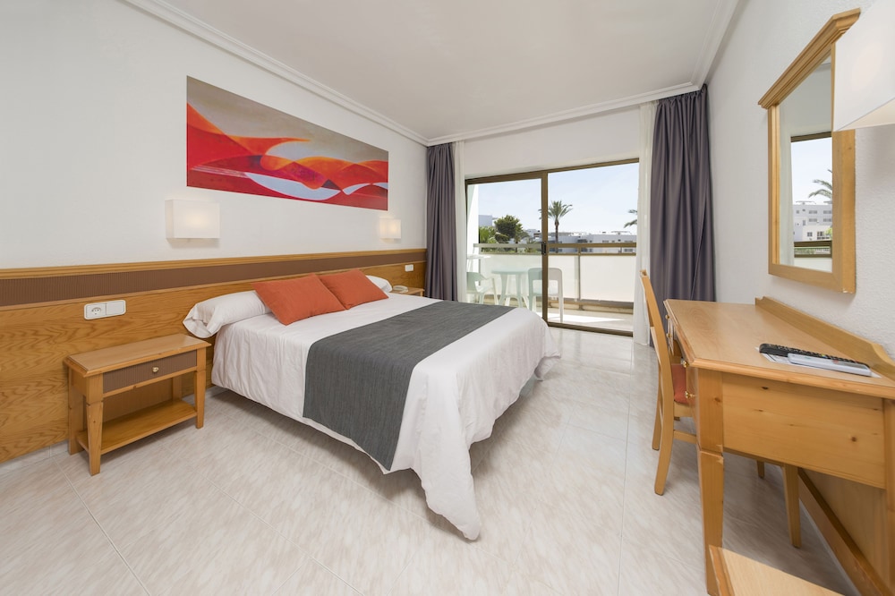Hotel Vibra Mare Nostrum — Hotel rooms in Playa d'en Bossa, Balearic Islands