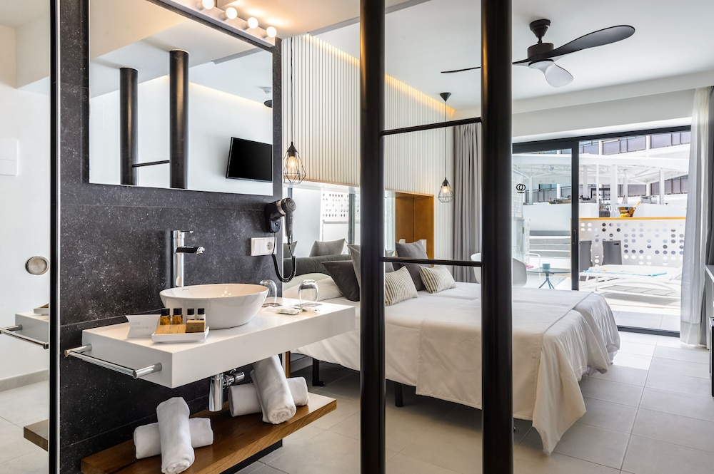 Hotel Vibra Mare Nostrum — Hotel rooms in Playa d'en Bossa, Balearic Islands