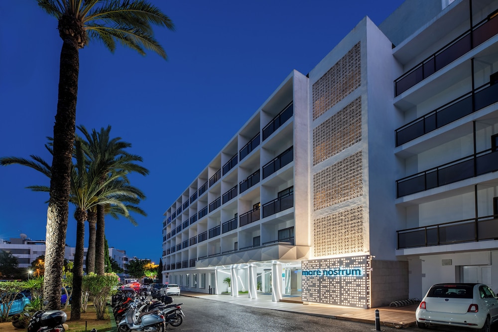 Hotel Vibra Mare Nostrum — Hotel building in Playa d'en Bossa, Balearic Islands