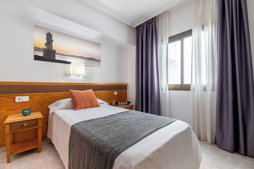 Hotel Vibra Mare Nostrum — Hotel rooms in Playa d'en Bossa, Balearic Islands