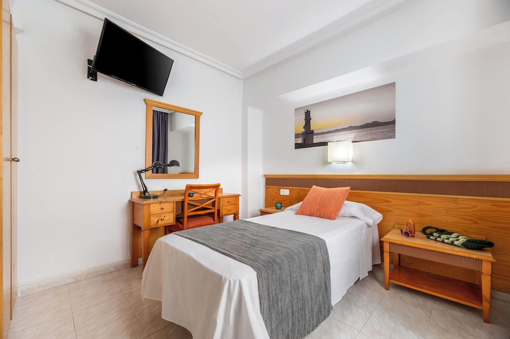 Hotel Vibra Mare Nostrum — Hotel rooms in Playa d'en Bossa, Balearic Islands