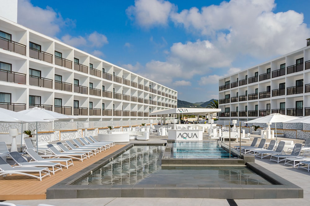 Hotel Vibra Mare Nostrum — Swimming pool in Playa d'en Bossa, Balearic Islands