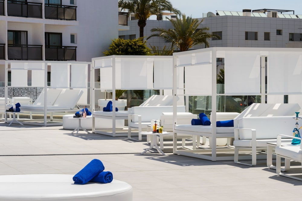 Hotel Vibra Mare Nostrum — Restaurant & bars in Playa d'en Bossa, Balearic Islands