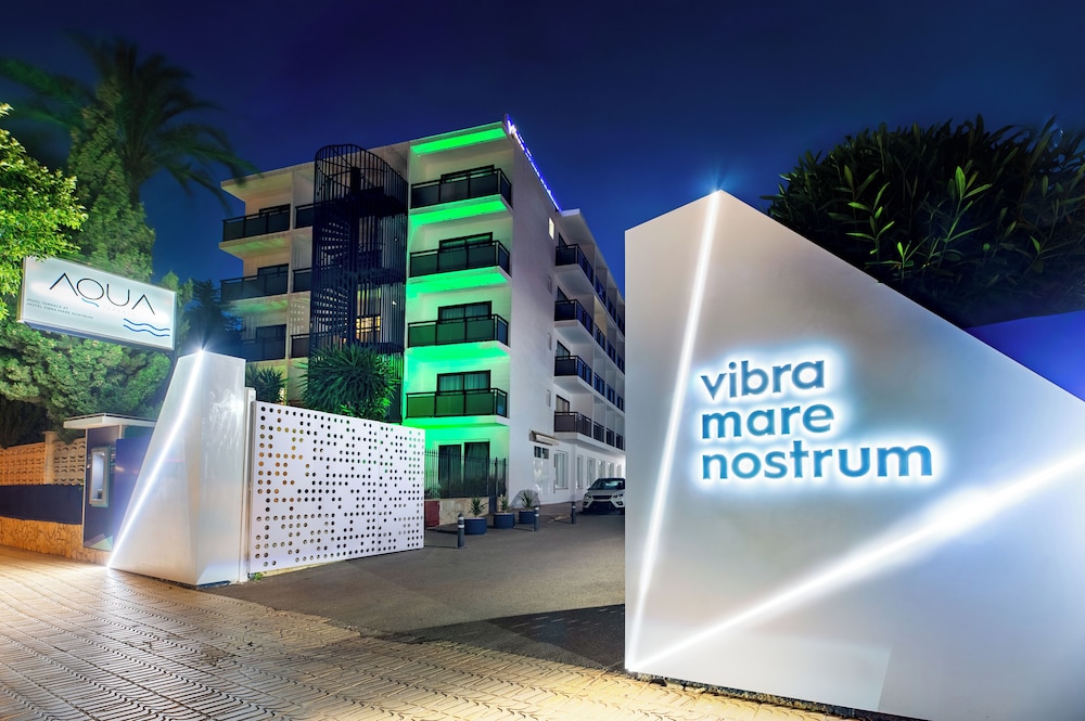 Hotel Vibra Mare Nostrum — Hotel building in Playa d'en Bossa, Balearic Islands