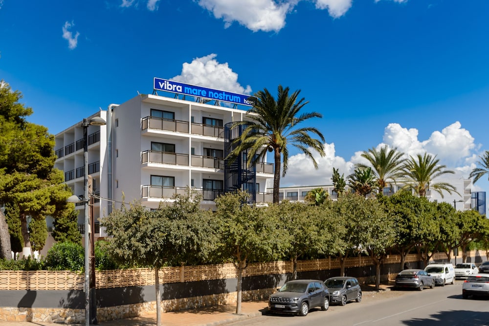 Hotel Vibra Mare Nostrum — Hotel building in Playa d'en Bossa, Balearic Islands