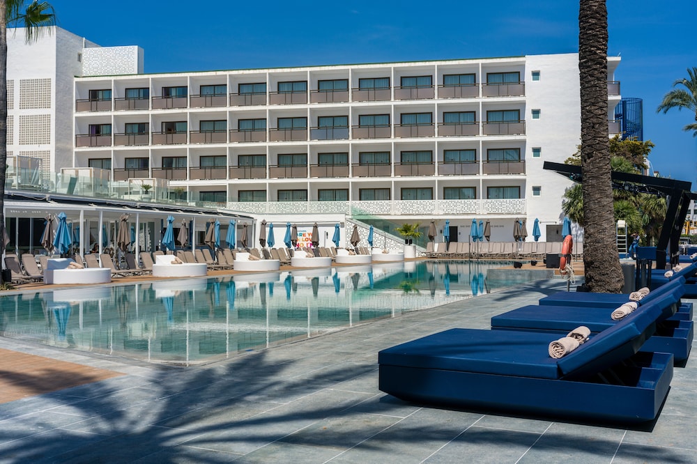 Hotel Vibra Mare Nostrum — Swimming pool in Playa d'en Bossa, Balearic Islands