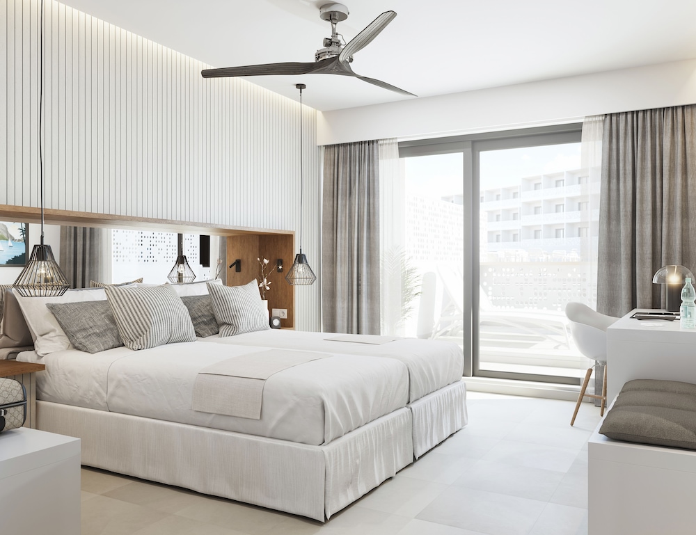 Hotel Vibra Mare Nostrum — Hotel rooms in Playa d'en Bossa, Balearic Islands