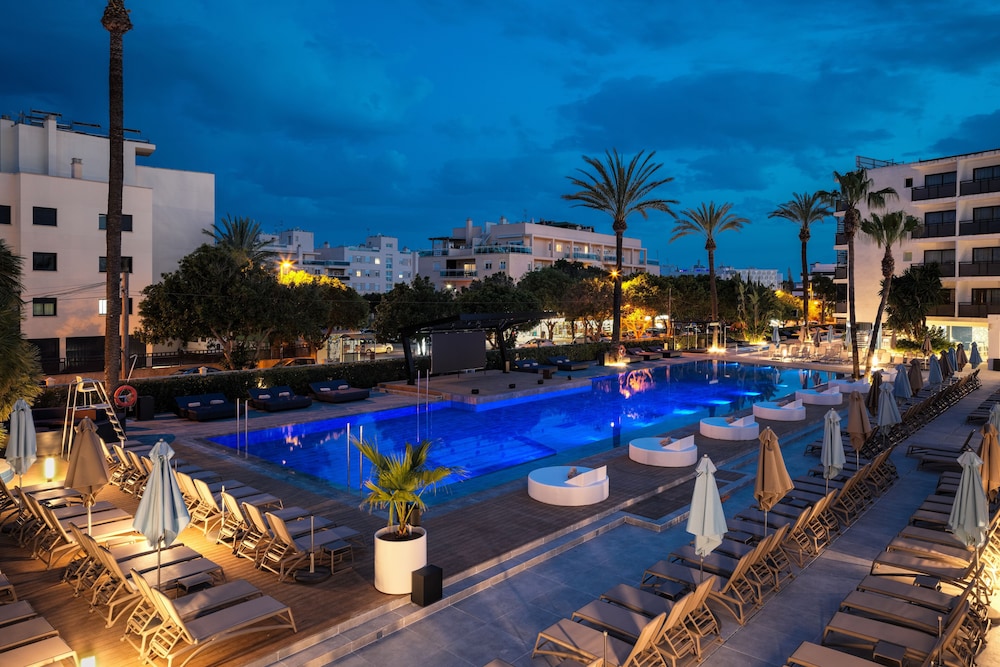 Hotel Vibra Mare Nostrum — Swimming pool in Playa d'en Bossa, Balearic Islands