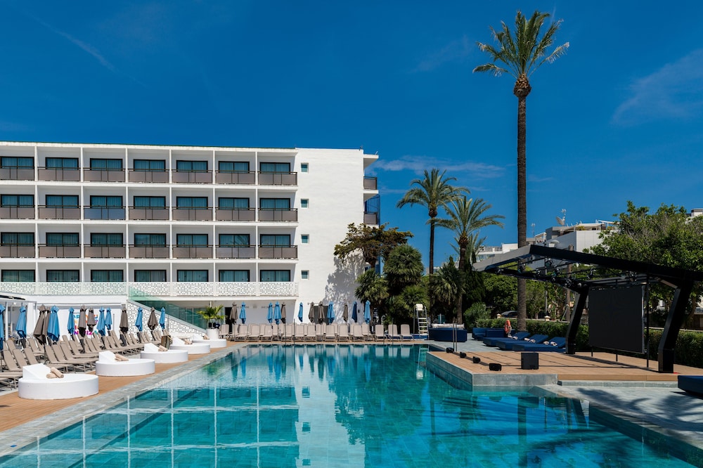 Hotel Vibra Mare Nostrum — Swimming pool in Playa d'en Bossa, Balearic Islands