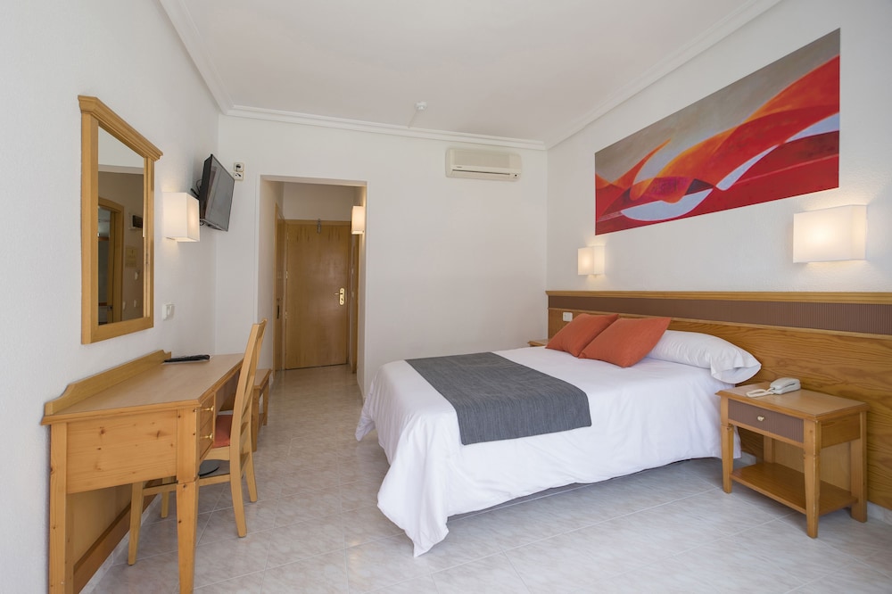 Hotel Vibra Mare Nostrum — Hotel rooms in Playa d'en Bossa, Balearic Islands