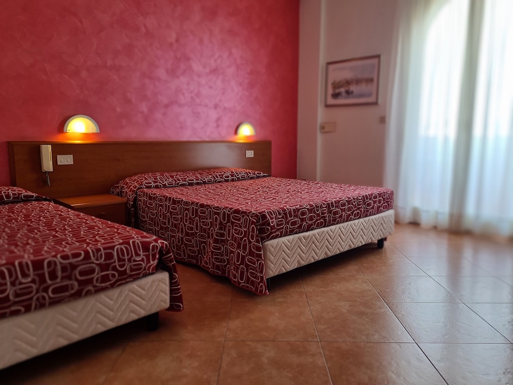 Hotel Alexander — Hotel rooms in Giardini Naxos, Sicily
