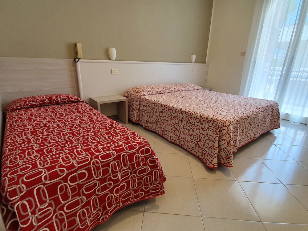Hotel Alexander — Hotel rooms in Giardini Naxos, Sicily