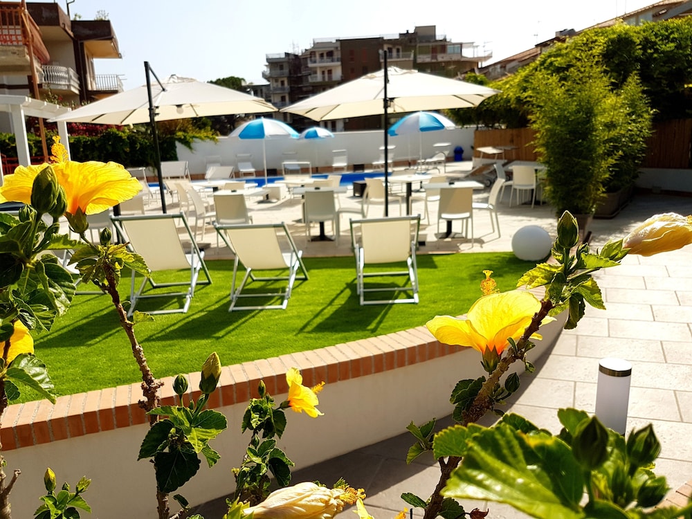 Hotel Alexander — Swimming pool in Giardini Naxos, Sicily