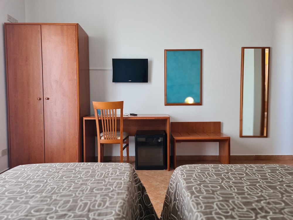 Hotel Alexander — Hotel rooms in Giardini Naxos, Sicily
