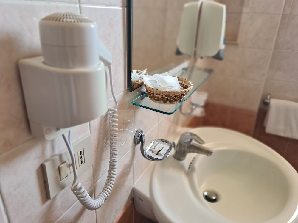 Hotel Alexander — Hotel rooms in Giardini Naxos, Sicily