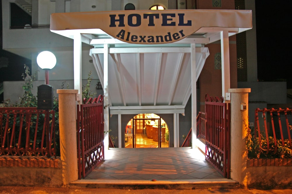 Hotel Alexander — Hotel building in Giardini Naxos, Sicily