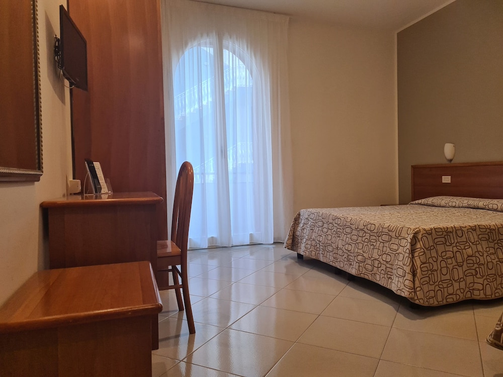 Hotel Alexander — Hotel rooms in Giardini Naxos, Sicily