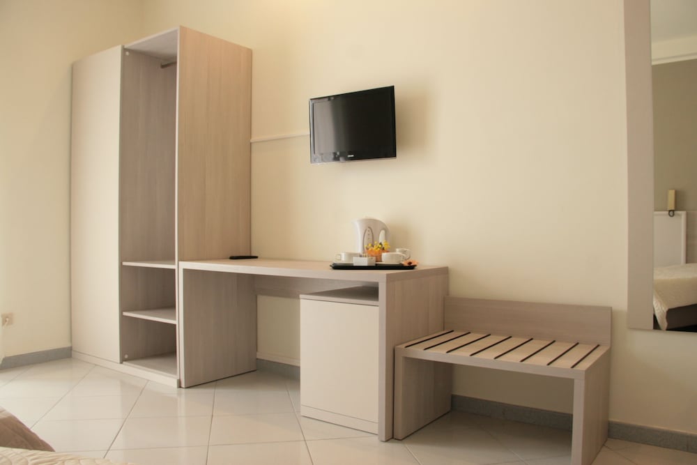 Hotel Alexander — Hotel rooms in Giardini Naxos, Sicily