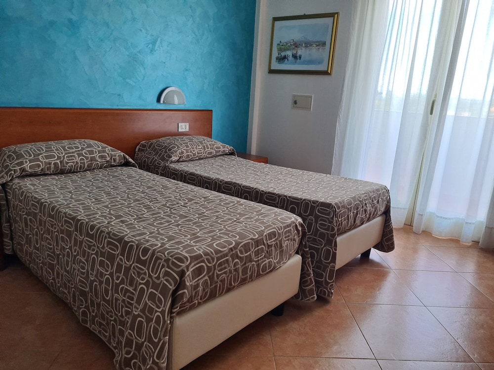Hotel Alexander — Hotel rooms in Giardini Naxos, Sicily