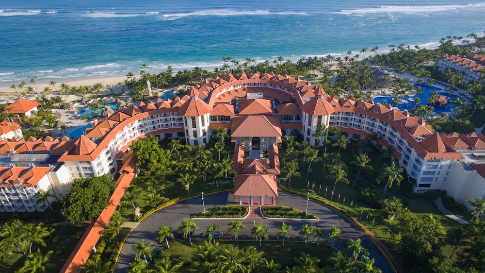 Occidental Caribe All Inclusive — Hotel building in Bavaro, La Altagracia